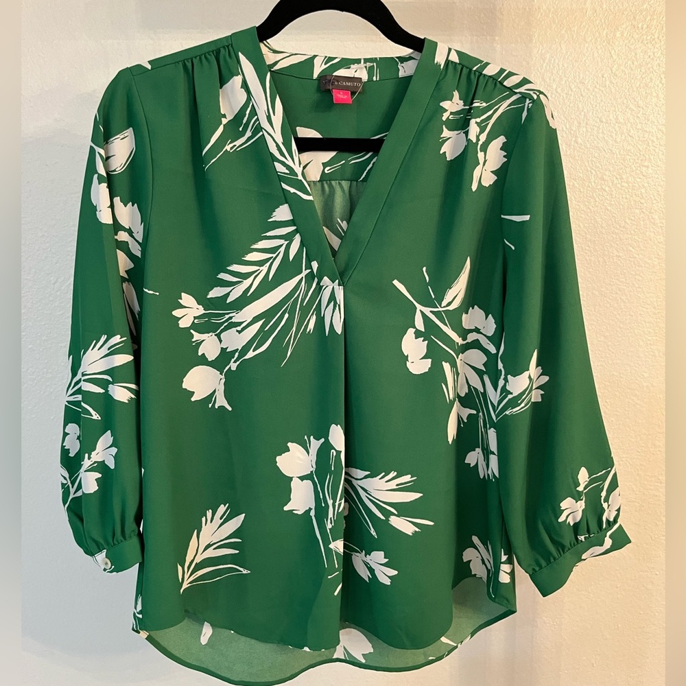 Vince Camuto Green floral long sleeve blouse
